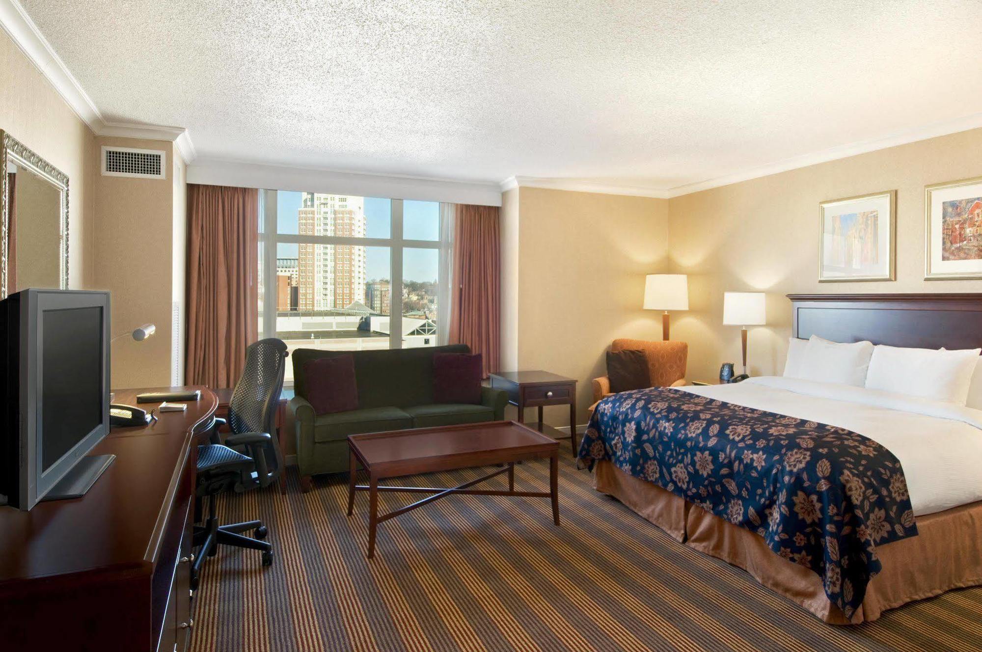 Hilton Providence Hotel Room photo